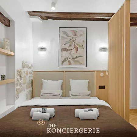 The Art Of Parisian Living Just Steps From The Seine Appartamento *